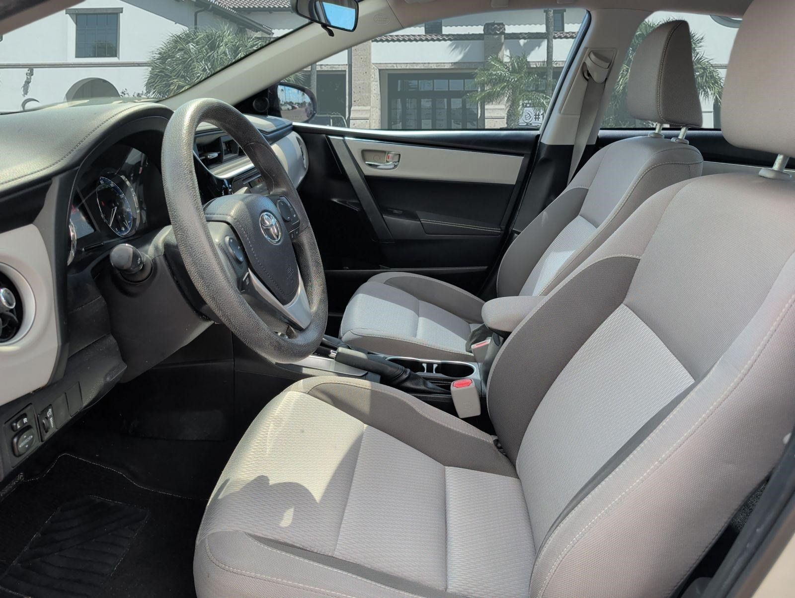 Used 2017 Toyota Corolla LE FWD image 11