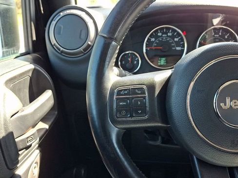Used 2018 Jeep Wrangler Unlimited Sport w/ Connectivity Group AWD/4WD image 19