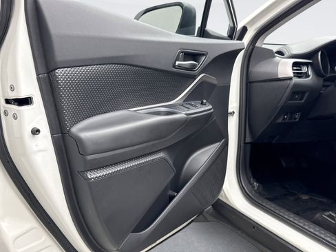 Used 2021 Toyota C-HR LE image 9