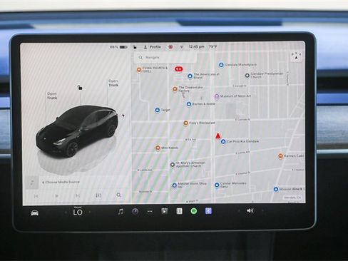 Used 2022 Tesla Model Y Long Range image 15