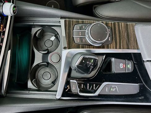 Used 2020 BMW 530e w/ Convenience Package image 17