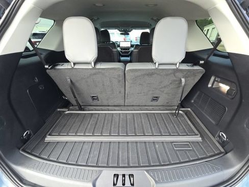 Used 2025 Ford Explorer Active w/ Active Comfort Package RWD image 13
