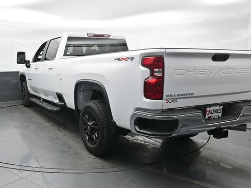 Used 2025 Chevrolet Silverado 2500 LT w/ Safety Package AWD/4WD image 11