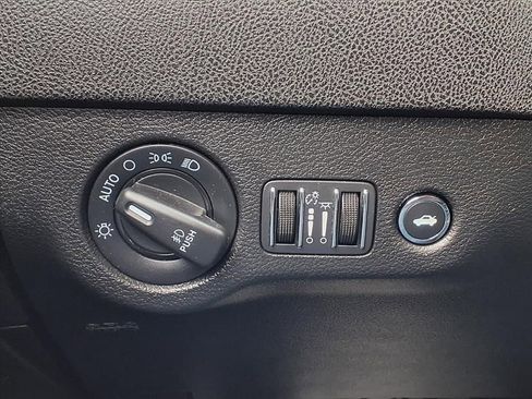 Used 2022 Dodge Charger R/T w/ Blacktop Package image 28