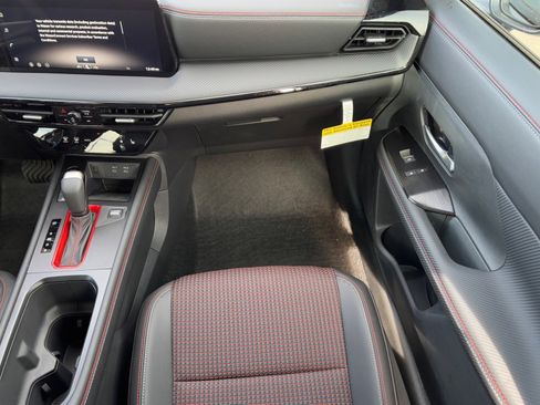 New 2026 Nissan Kicks SR w/ Cold Weather Package image 17