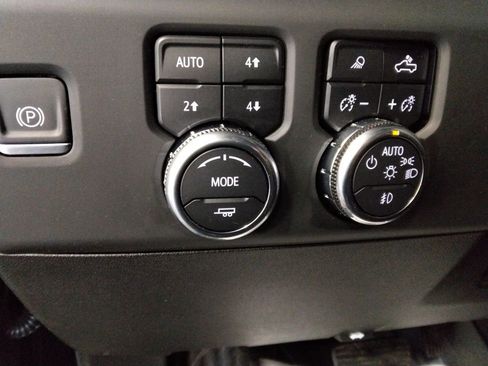 Used 2024 GMC Sierra 2500 AT4X image 19