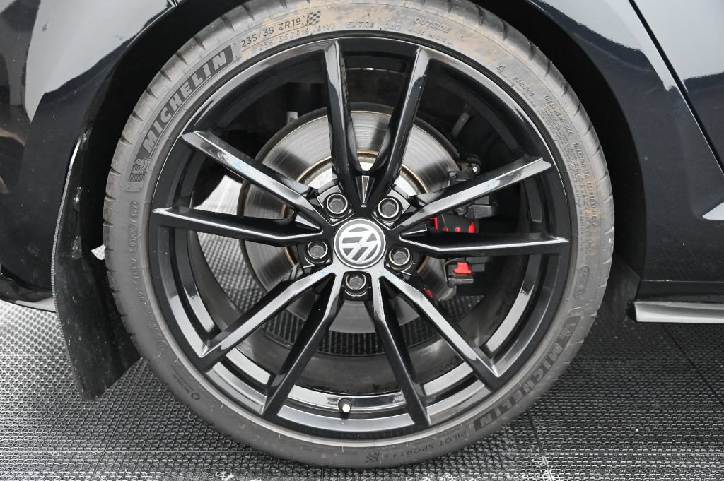 Used 2019 Volkswagen Golf R 4-Door AWD/4WD image 52