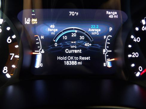 Used 2024 Jeep Compass Latitude w/ Sun and Sound Group AWD/4WD image 32