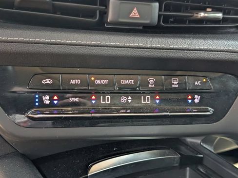 Used 2022 Buick Envision Avenir w/ Safety Package FWD image 28