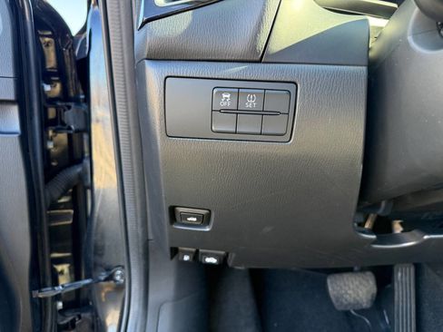 Used 2016 MAZDA MAZDA3 i Sport image 12