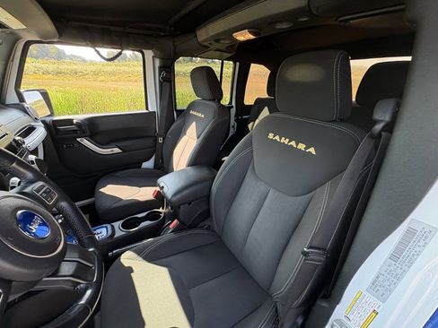 Used 2015 Jeep Wrangler Unlimited Sahara w/ Connectivity Group image 36
