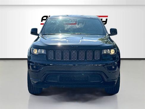 Used 2022 Jeep Grand Cherokee Laredo X image 2