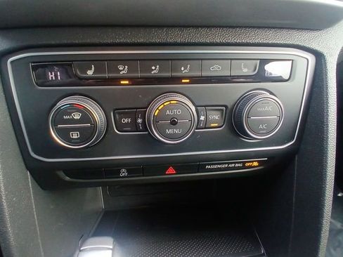 Used 2020 Volkswagen Atlas Cross Sport SE image 18