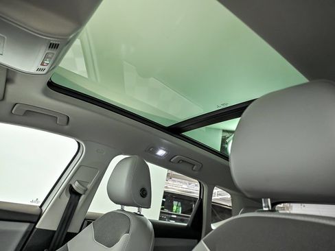 Certified 2023 Volkswagen Taos SE w/ Panoramic Sunroof Package AWD/4WD image 14