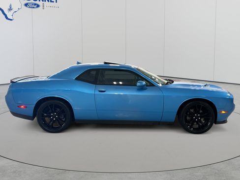 Used 2016 Dodge Challenger SXT Plus RWD image 4