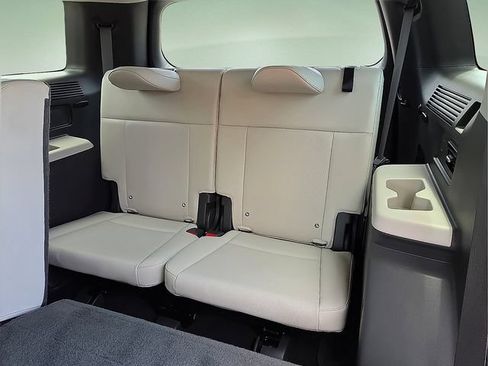 Used 2025 Hyundai Santa Fe SEL FWD image 11