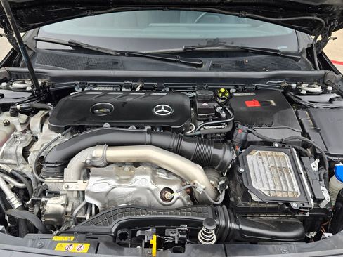 Used 2025 Mercedes-Benz CLA 250 4MATIC image 32