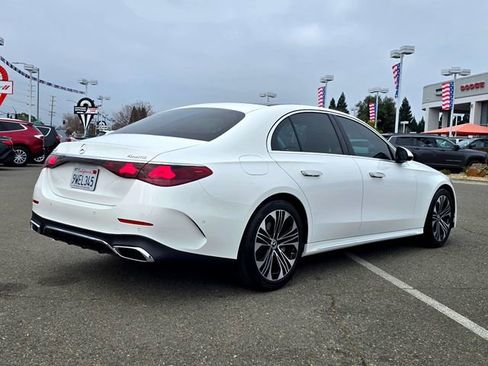 Used 2025 Mercedes-Benz E 350 4MATIC Sedan image 4