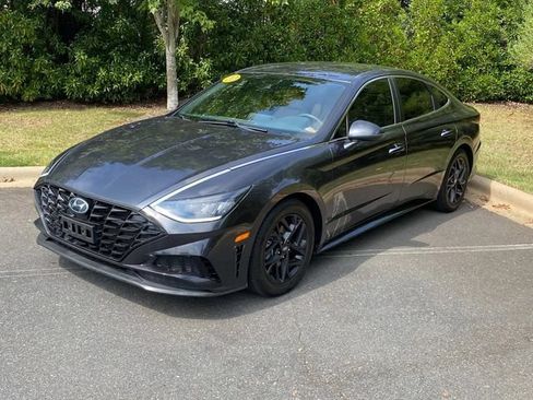 Used 2020 Hyundai Sonata SEL w/ Premium Package FWD image 3