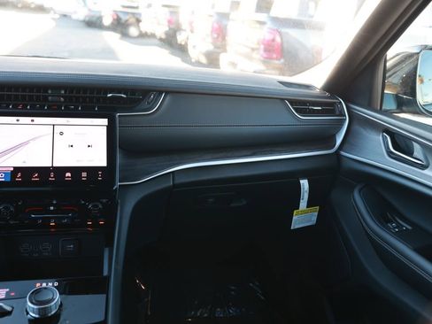 New 2025 Jeep Grand Cherokee L Limited image 22