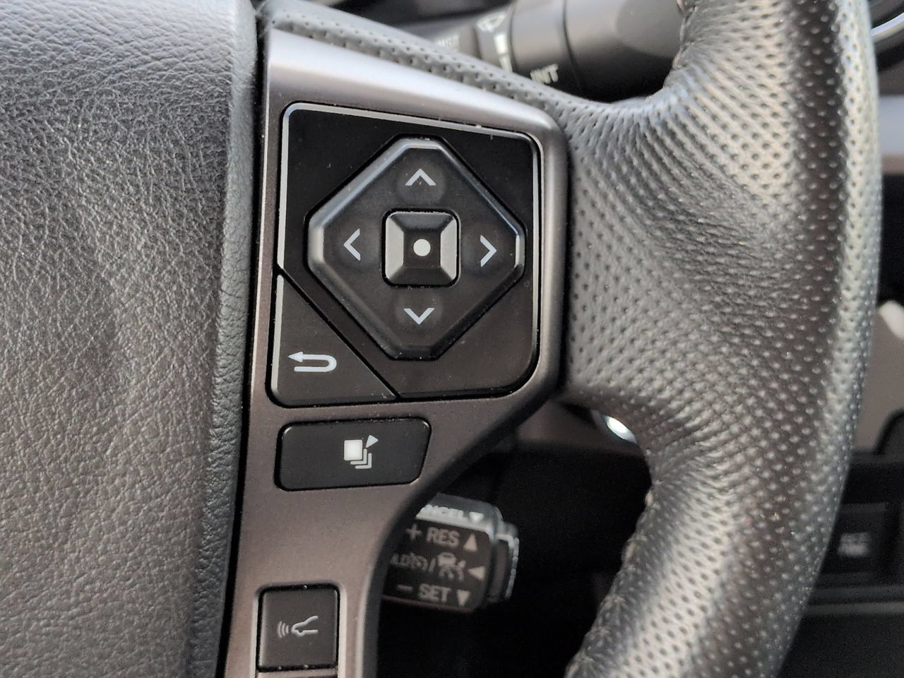 Used 2022 Toyota Tacoma TRD Off-Road RWD image 23