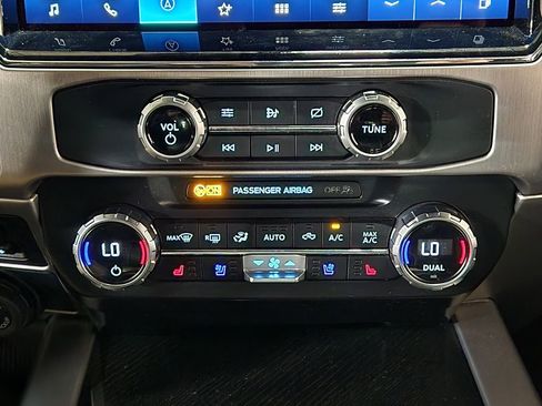 Used 2022 Ford F250 Platinum w/ Tremor Off-Road Package image 37