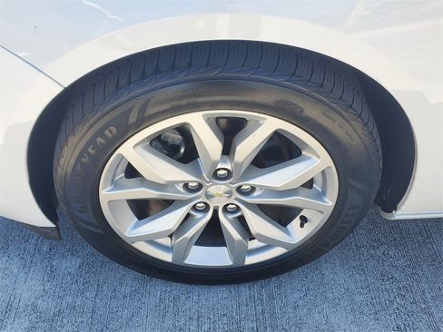 Used 2017 Chevrolet Impala LT image 4