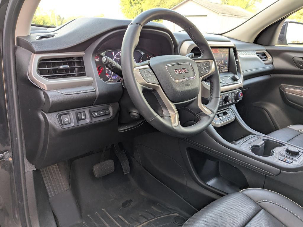 Used 2023 GMC Acadia Denali w/ Denali Ultimate Package AWD/4WD image 2