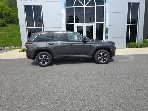 Used 2024 Jeep Grand Cherokee Limited 4xe image 7