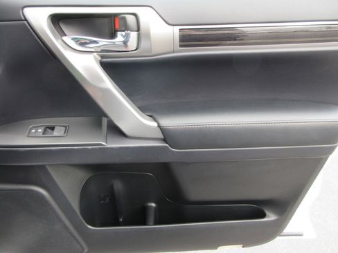 Used 2023 Lexus GX 460 Luxury w/ Sport Design Package AWD/4WD image 25