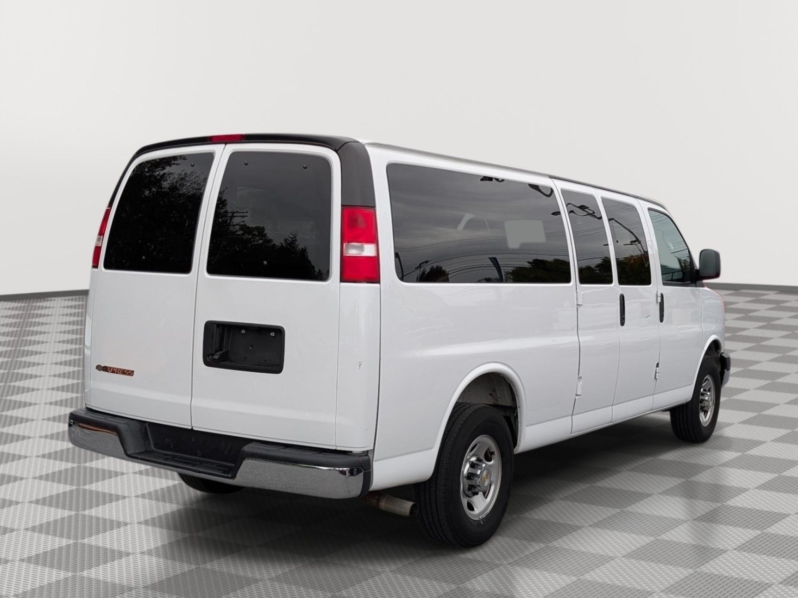 Used 2025 Chevrolet Express 3500 LT w/ LT Preferred Equipment Group RWD image 5