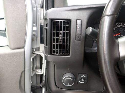 Used 2017 GMC Savana 3500 LT w/ LT Preferred Equipment Group image 23