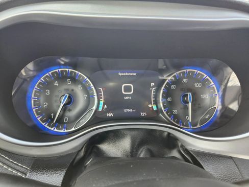 Used 2020 Chrysler Pacifica Limited w/ S Appearance Package FWD image 17