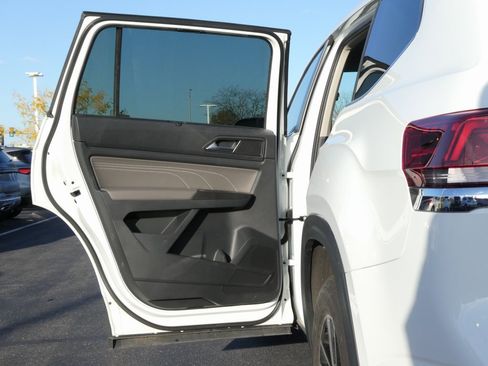 Used 2022 Volkswagen Atlas SE image 32