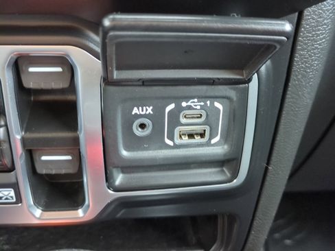 Used 2021 Jeep Wrangler Unlimited Sahara image 23