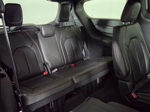New 2026 Chrysler Pacifica Select image 33