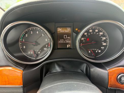 Used 2011 Jeep Grand Cherokee Overland AWD/4WD image 19