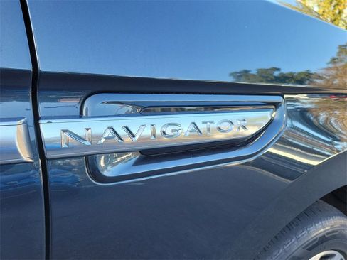 Used 2021 Lincoln Navigator Reserve w/ Luxury Package image 9