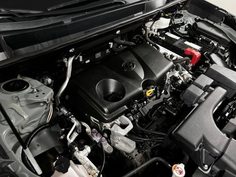 Certified 2022 Toyota RAV4 XLE FWD image 10