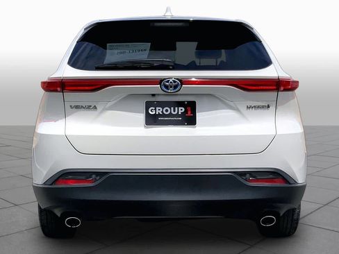 Used 2021 Toyota Venza LE w/ Carpet Mat Package (TMS) image 5