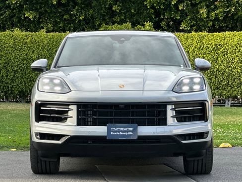 Certified 2025 Porsche Cayenne AWD/4WD image 11