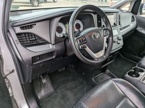 Used 2017 Toyota Sienna SE image 16