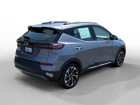 Used 2023 Chevrolet Bolt EUV Premier w/ Sun & Sound Package FWD image 5