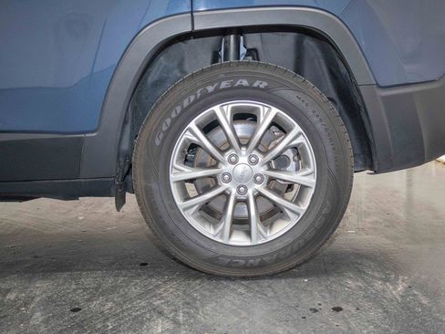 Used 2022 Jeep Cherokee Latitude Lux w/ Mopar Interior Package image 6