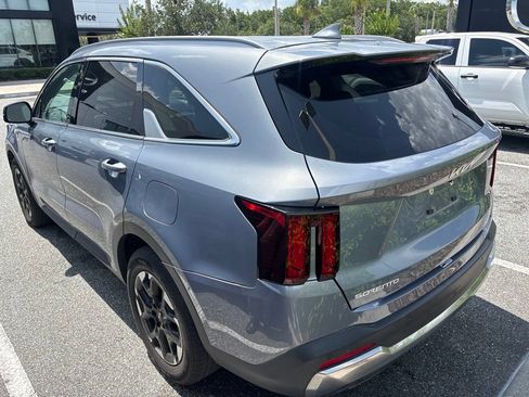 Used 2024 Kia Sorento S FWD image 2
