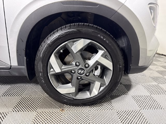 Used 2024 Hyundai Venue SEL FWD image 11