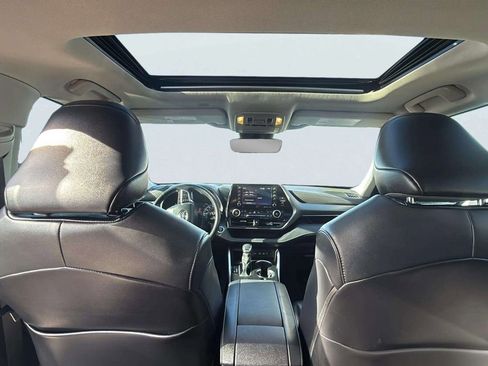 Used 2021 Toyota Highlander XLE image 9