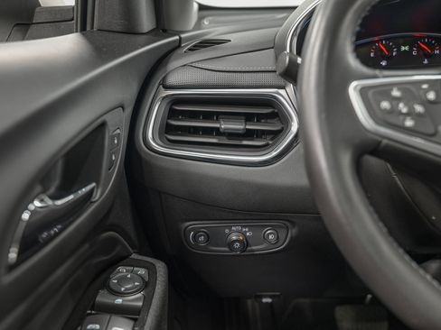 Used 2022 Chevrolet Equinox Premier image 17