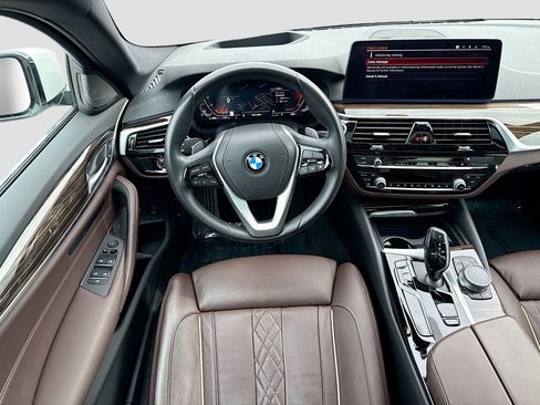 Used 2022 BMW 540i w/ Premium Package image 17