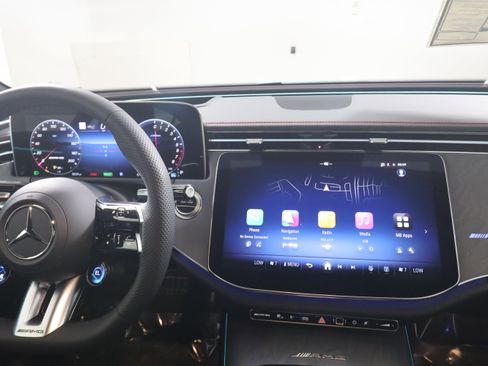 New 2026 Mercedes-Benz E 53 AMG e 4MATIC Sedan image 17